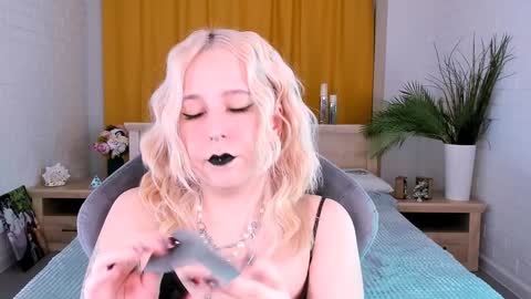 Snapshot of tollimoll chatting on February 6, 6:08 am Tolli Moll online show from February 6, 6:08 am