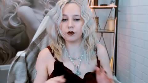 Snapshot of tollimoll chatting on February 11, 1:09 pm Tolli Moll online show from February 11, 1:09 pm