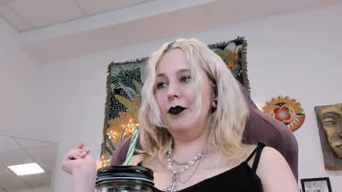 Snapshot of tollimoll chatting on February 13, 5:54 pm Tolli Moll online show from February 13, 5:54 pm