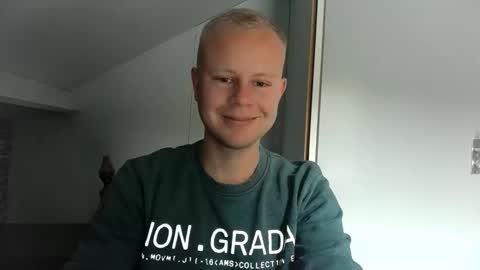 Snapshot of tom2698 chatting on September 17, 9:22 am dutch online show from September 17, 9:22 am