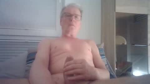 Snapshot of tom60sam chatting on May 1, 7:02 am tomsam online show from May 1, 7:02 am