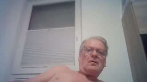 Snapshot of tom60sam chatting on May 2, 5:34 am tomsam online show from May 2, 5:34 am