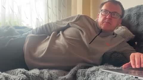 Tom online show from November 9, 1:20 pm