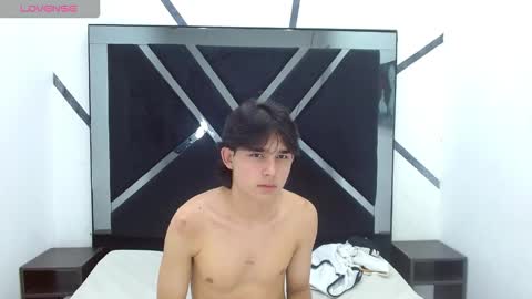 tom_0002 online show from October 27, 8:13 pm