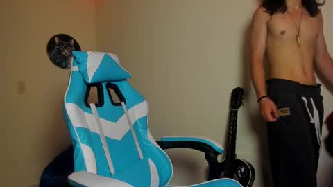 tom online show from October 6, 1:47 am