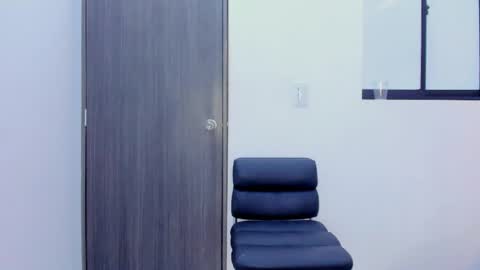 Snapshot of tom_affleck chatting on March 21, 1:54 am tom_affleck online show from March 21, 1:54 am