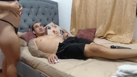 Snapshot of tom_and_lazzie chatting on December 17, 2:50 am tom and lazzie online show from December 17, 2:50 am