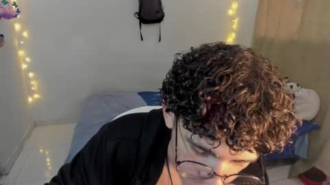 Tom Blue online show from December 16, 4:01 pm