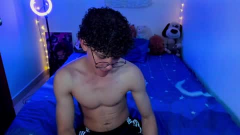 Snapshot of tom_blue10 chatting on April 1, 1:06 am Tom Blue online show from April 1, 1:06 am