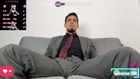 Snapshot of tom_blunt96 chatting on April 13, 5:18 pm TOM online show from April 13, 5:18 pm