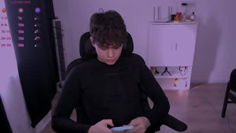 Tom online show from April 2, 2:26 pm