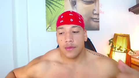 Tom muscle1 online show from December 17, 12:54 pm