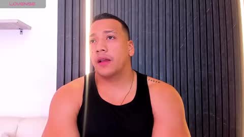 Tom muscle1 online show from October 26, 12:22 pm