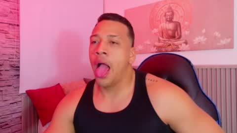 Tom muscle1 online show from November 22, 9:30 am