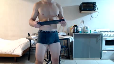 Snapshot of tom_show chatting on January 15, 7:05 am tom_show online show from January 15, 7:05 am