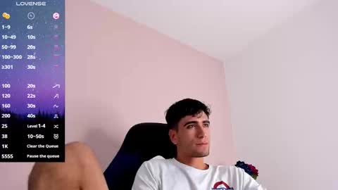 Snapshot of tom_walton chatting on December 3, 4:28 pm tom online show from December 3, 4:28 pm