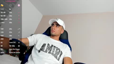 Snapshot of tom_walton chatting on December 10, 1:43 am tom online show from December 10, 1:43 am