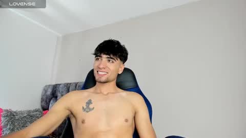 Snapshot of tom_walton chatting on January 21, 5:51 pm tom online show from January 21, 5:51 pm