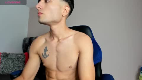 Snapshot of tom_walton chatting on January 22, 5:38 pm tom online show from January 22, 5:38 pm