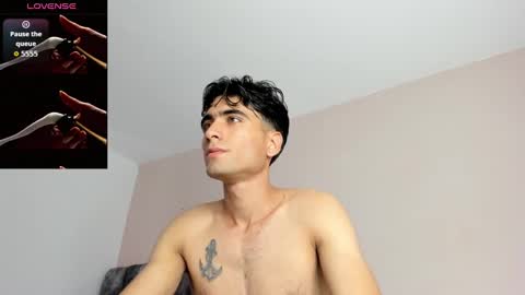 Snapshot of tom_walton chatting on October 31, 5:25 pm tom online show from October 31, 5:25 pm