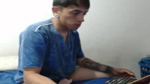 Snapshot of tomas_turbado_ chatting on April 18, 5:55 am tomas_turbado_ online show from April 18, 5:55 am
