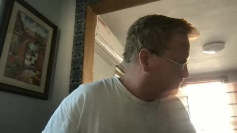 Snapshot of tomascausa chatting on December 9, 5:30 pm Hola online show from December 9, 5:30 pm