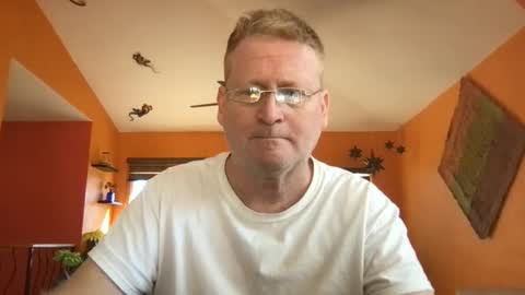 Snapshot of tomascausa chatting on March 11, 4:07 pm Hola online show from March 11, 4:07 pm