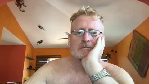 Snapshot of tomascausa chatting on September 18, 6:10 pm Hola online show from September 18, 6:10 pm