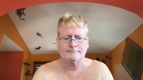 Snapshot of tomascausa chatting on October 13, 5:35 pm Hola online show from October 13, 5:35 pm