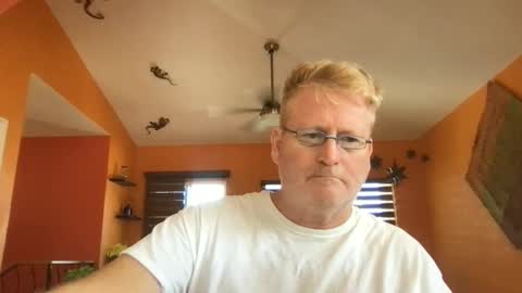 Snapshot of tomascausa chatting on October 30, 6:52 pm Hola online show from October 30, 6:52 pm