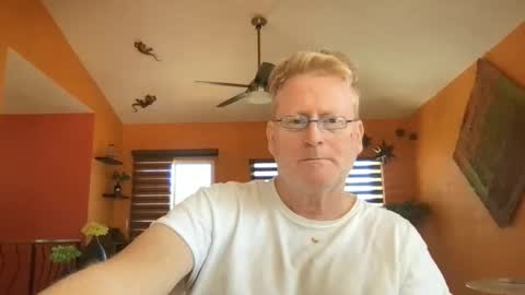 Snapshot of tomascausa chatting on February 19, 6:48 pm Hola online show from February 19, 6:48 pm