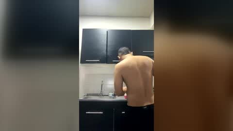 tomasstyl_ online show from June 26, 2:27 am