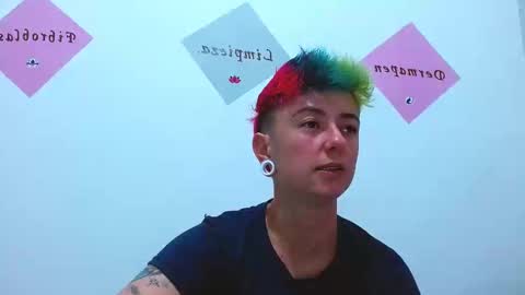 Snapshot of tomboyblue chatting on September 24, 2:48 am Blue online show from September 24, 2:48 am