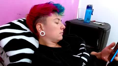 Snapshot of tomboyblue chatting on September 29, 8:24 pm Blue online show from September 29, 8:24 pm