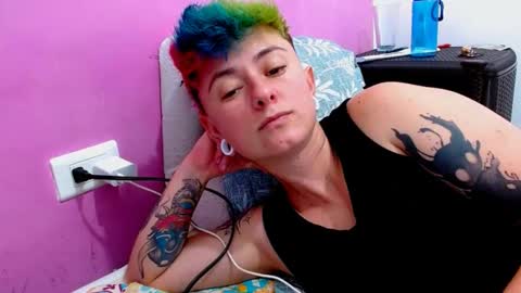 Snapshot of tomboyblue chatting on October 3, 1:57 am Blue online show from October 3, 1:57 am