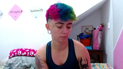 Snapshot of tomboyblue chatting on October 11, 12:32 am Blue online show from October 11, 12:32 am