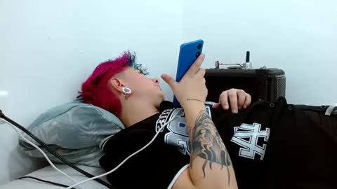 Snapshot of tomboyblue chatting on November 1, 10:45 pm Blue online show from November 1, 10:45 pm