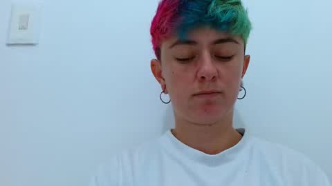 Snapshot of tomboyblue chatting on November 11, 2:22 am Blue online show from November 11, 2:22 am