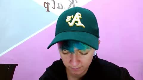 Snapshot of tomboyblue chatting on November 14, 10:29 pm Blue online show from November 14, 10:29 pm