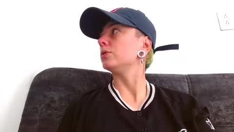 Snapshot of tomboyblue chatting on November 15, 4:25 pm Blue online show from November 15, 4:25 pm