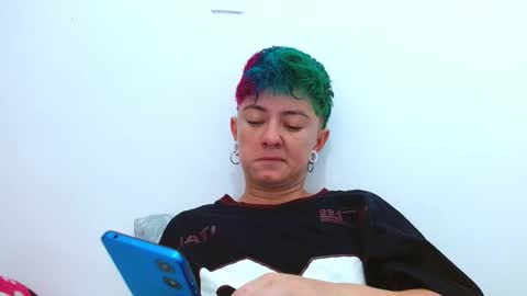 Snapshot of tomboyblue chatting on November 17, 3:18 pm Blue online show from November 17, 3:18 pm