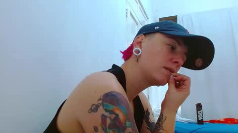 Snapshot of tomboyblue chatting on November 21, 12:37 pm Blue online show from November 21, 12:37 pm