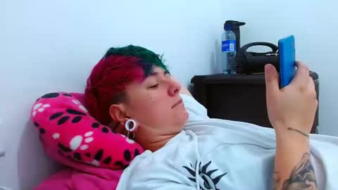 Snapshot of tomboyblue chatting on December 2, 5:08 pm Blue online show from December 2, 5:08 pm