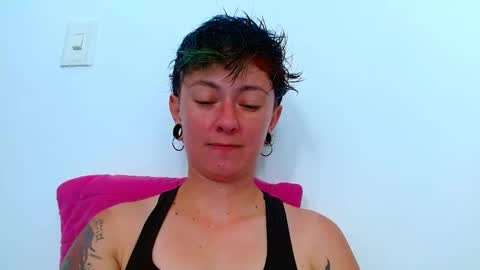 Snapshot of tomboyblue chatting on April 22, 6:31 pm Blue online show from April 22, 6:31 pm