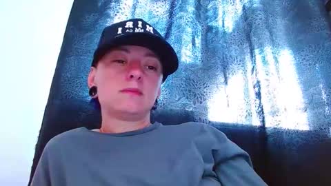 Snapshot of tomboyblue chatting on April 24, 7:27 pm Blue online show from April 24, 7:27 pm