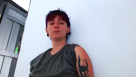 Snapshot of tomboyblue chatting on April 25, 5:43 pm Blue online show from April 25, 5:43 pm