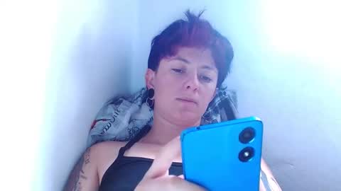 Snapshot of tomboyblue chatting on April 26, 7:22 pm Blue online show from April 26, 7:22 pm