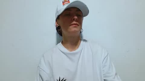 Snapshot of tomboyblue chatting on May 3, 1:00 am Blue online show from May 3, 1:00 am