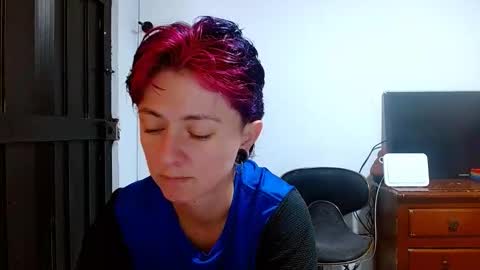 Snapshot of tomboyblue chatting on May 12, 4:26 pm Blue online show from May 12, 4:26 pm