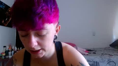 Snapshot of tomboyblue chatting on May 14, 7:31 pm Blue online show from May 14, 7:31 pm